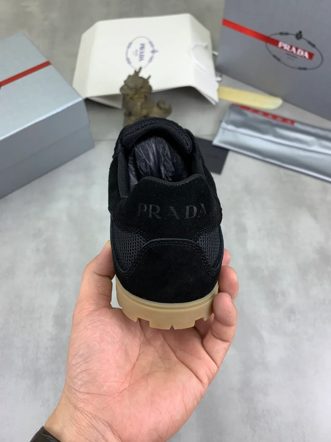 Men's men's shoes 💰P520💰 [New style] popular models are on the official website, 🆘 Trendy brand (Prada) mainly promotes popular models, avant-garde and versatile fashionable men's shoes private version mold opening, cowhide surface splicing 1:1.. Fashionable and simple, original imported cowhide lining cowhide feet; the atmosphere and personality are more fashionable, eye-catching and pursuing class. It will subvert the old idea and be a must-have for fashion trendsetters with you! Must keep it for yourself! Tall and comfortable, large and low, high-end quality workmanship. Code number: 38-45 3️⃣optional.